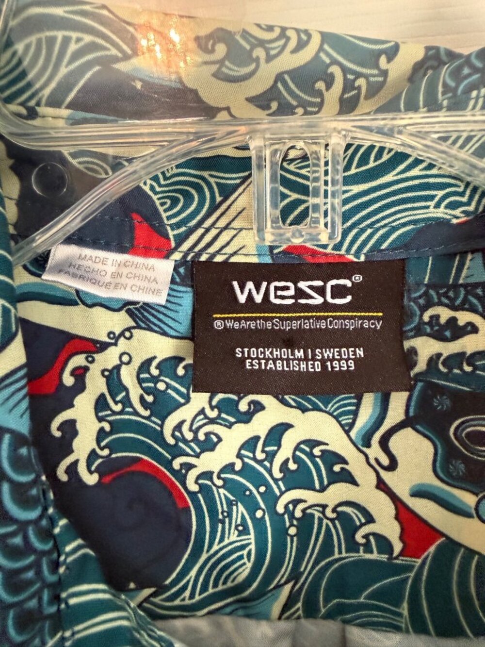WESC Asian Koi Fish & Waves Short Sleeve Casual Button Down Men's Shirt XL - Picture 4 of 5